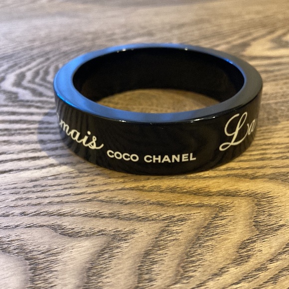 CHANEL 2007 Spring 07P Black & White Resin Bangle Bracelet - Picture 4 of 9